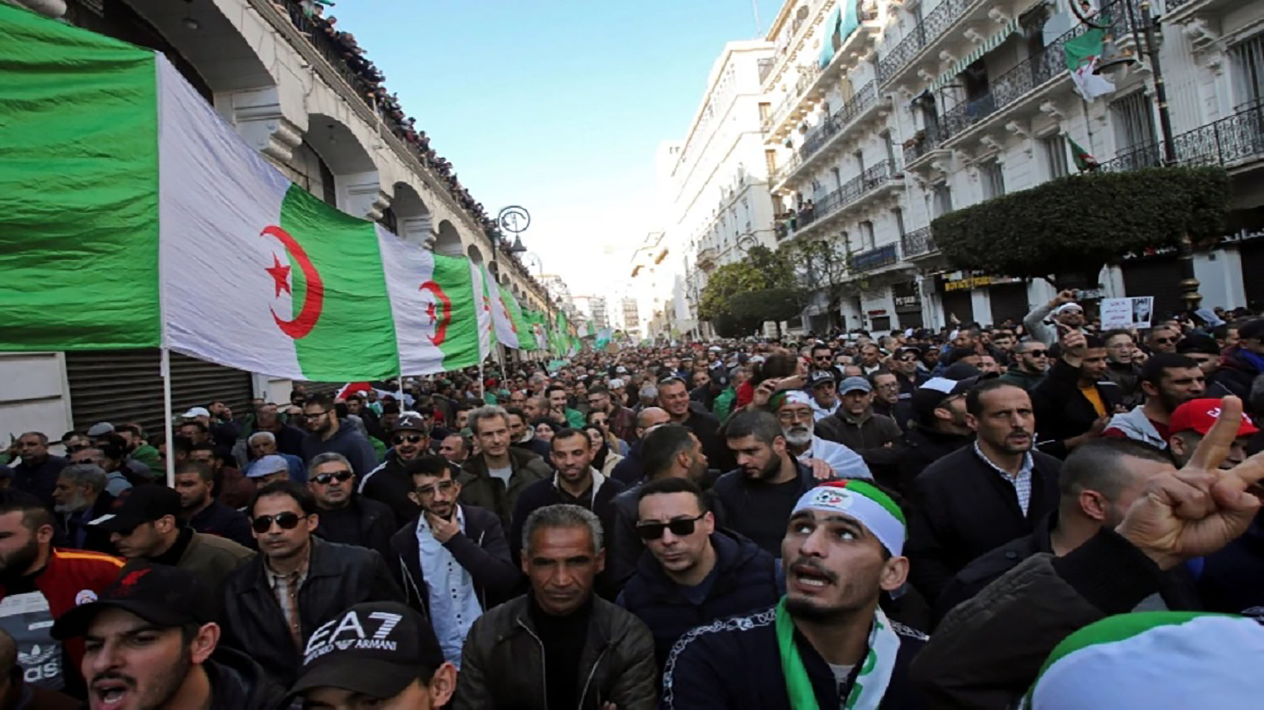 الانتخابات المحلية الجزائرية: قراءة متقاطعة في النتائج والسلوك الانتخابي