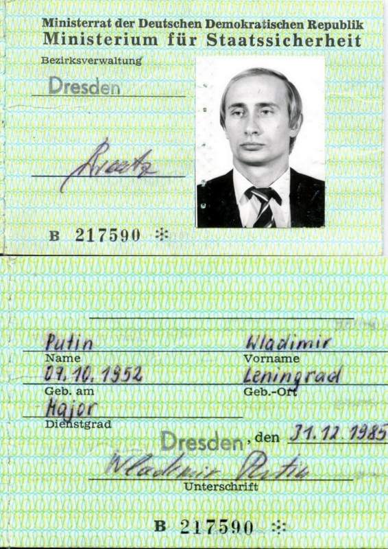 Putin's old passport (Passportcollector.com)